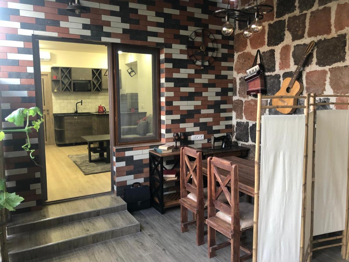 耶烈万Karen'S Dom & Terrace别墅 外观 照片